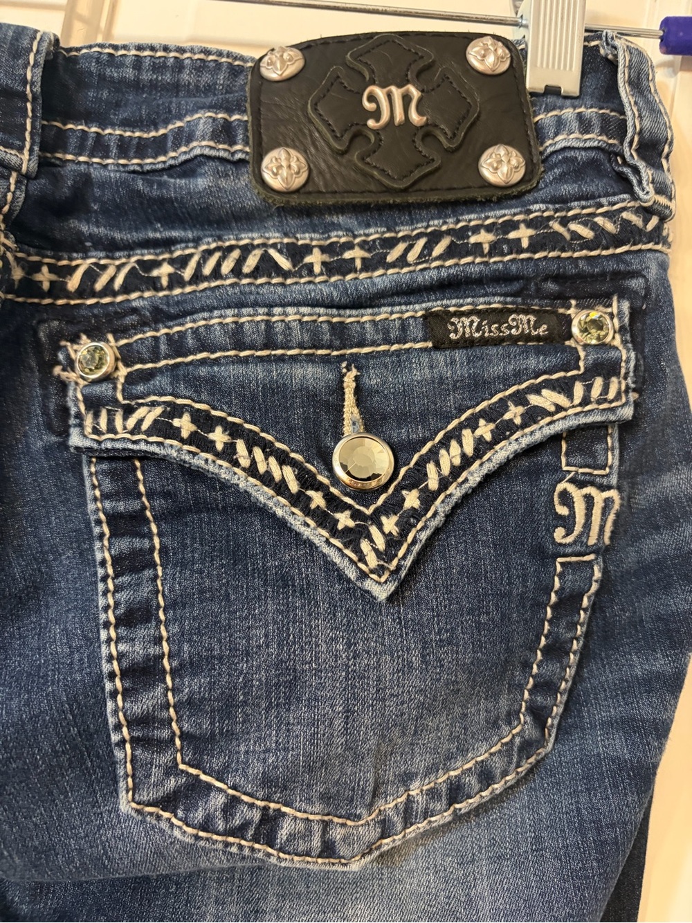 Miss Me Women's Dark Blue Embroidered Pocket Jeans Y2K size 29 VINTAGE